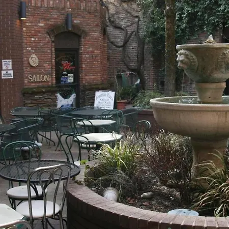 Boutique Retreat In Wine & Gold Country Hotel
